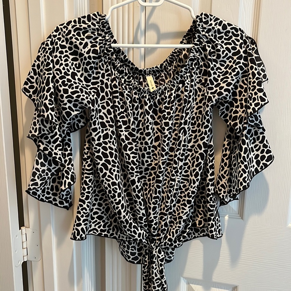 Tyche top off shoulder